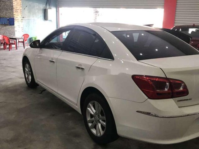 Cần bán lại xe Chevrolet Cruze đời 2016, màu trắng, giá tốt0