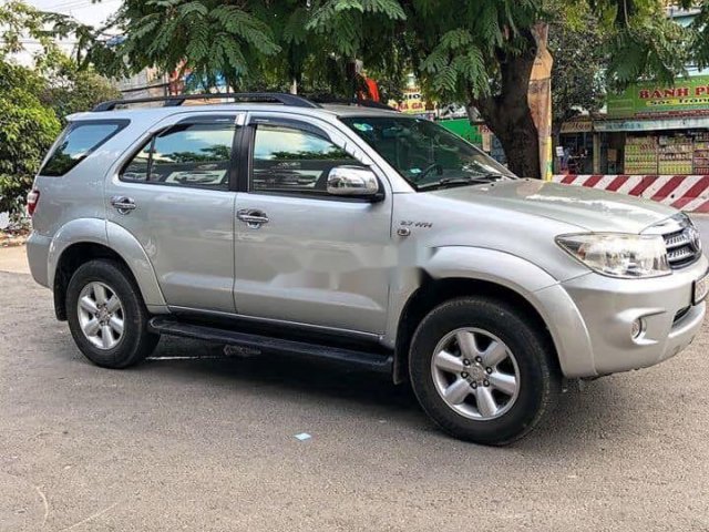 Bán Toyota Fortuner đời 2011, nhập khẩu nguyên chiếc, giá 570tr