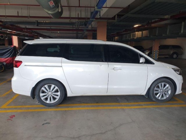 Cần bán Kia Sedona đời 2016, màu trắng, giá 730tr0