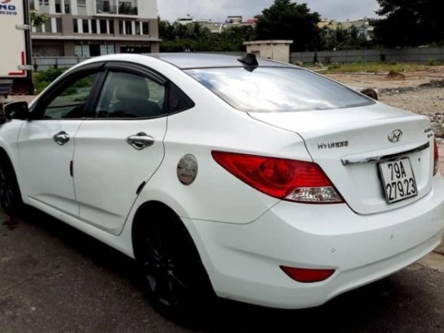 Cần bán gấp Hyundai Accent năm sản xuất 2012, màu trắng, xe nhập còn mới0