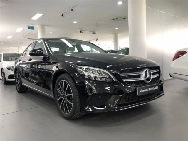 Bán Mercedes C200 đời 2018, màu đen0