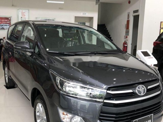 Bán Toyota Innova sản xuất 2020, màu xám, mới hoàn toàn0