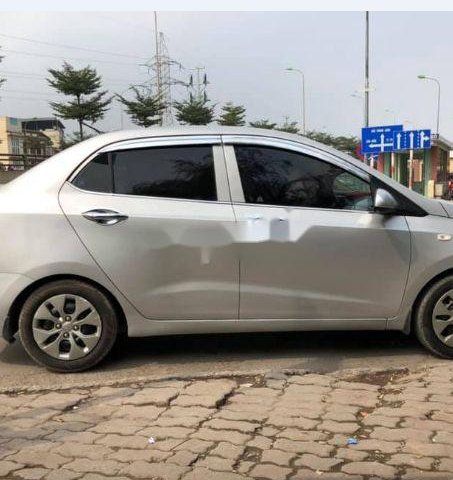 Cần bán Hyundai Grand i10 đời 2015, màu trắng xe gia đình0