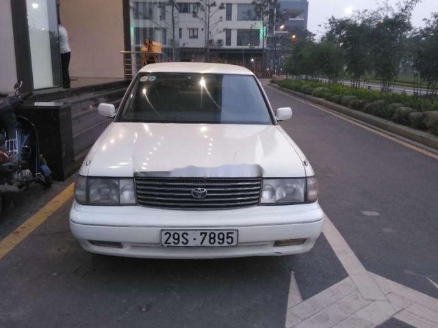 Cần bán Toyota Crown sản xuất 1995, màu trắng, xe nhập giá cạnh tranh