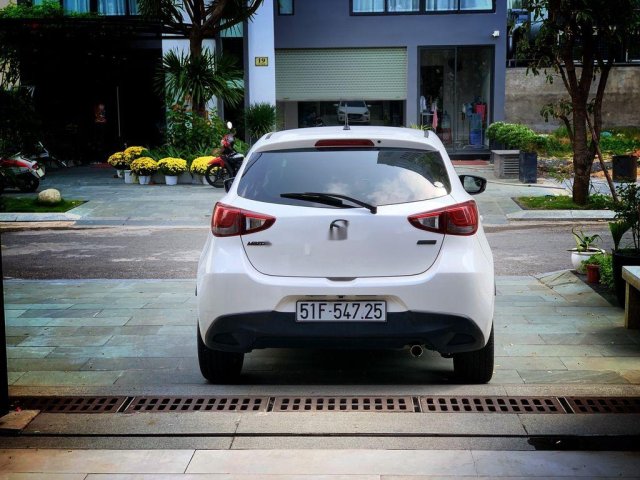 Cần bán gấp Mazda 2 đời 2015, màu trắng, nhập khẩu nguyên chiếc như mới