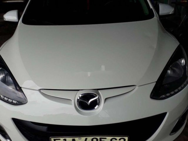 Cần bán Mazda 2 năm 2013, màu trắng, giá tốt0