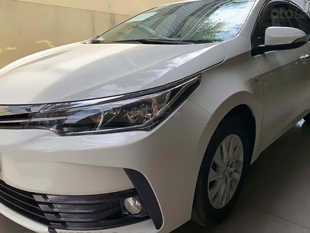 Xe Toyota Corolla Altis đời 2018, màu trắng như mới0