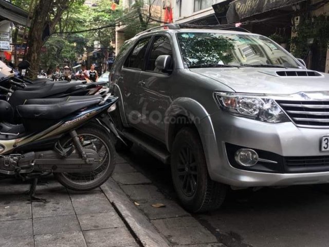 Bán xe Fortuner 2.5G, đăng kí đầu 2016, màu bạc, rất ít sử dụng, 4 bánh theo xe0