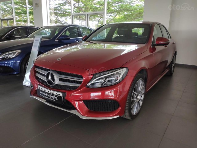 Giá tốt: Mercedes C300 AMG đỏ 2018 5300 km0