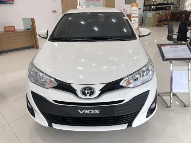 Cần bán xe Toyota Vios E CVT sản xuất 2020, màu trắng0