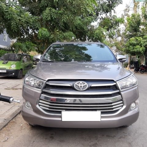 Bán ô tô Toyota Innova sản xuất 2017, màu xám