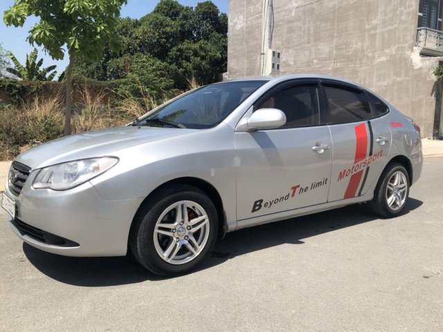 Cần bán Hyundai Elantra MT sản xuất năm 2008, màu bạc, xe nhập số sàn0