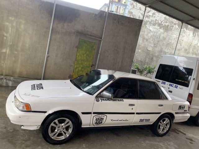 Cần bán xe Toyota Camry sản xuất 1987, màu trắng, nhập khẩu nguyên chiếc, 70 triệu