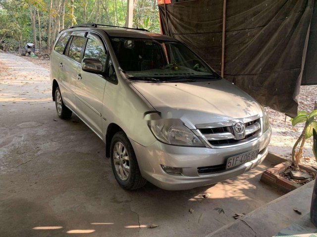 Cần bán lại xe Toyota Innova G đời 2006, màu bạc, nhập khẩu nguyên chiếc xe gia đình