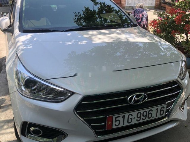 Bán xe Hyundai Accent năm sản xuất 2019, màu trắng chính chủ, giá tốt