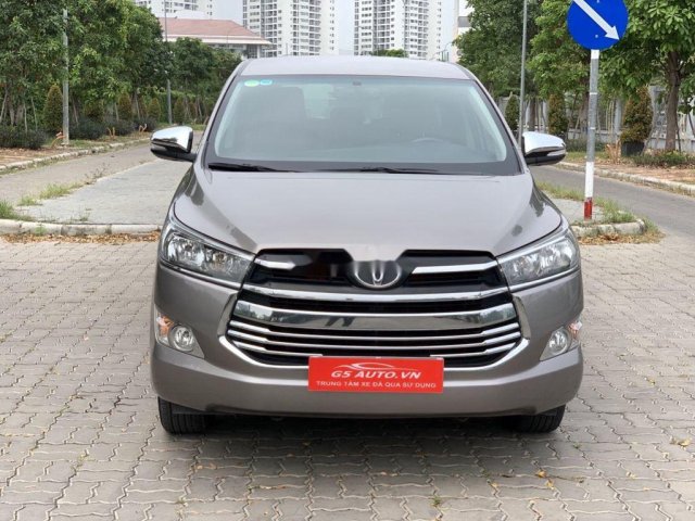 Bán Toyota Innova 2.0E đời 2018, màu xám0