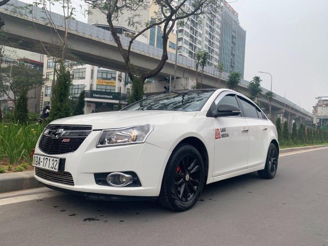 Bán Chevrolet Cruze 2015, màu trắng, giá chỉ 370 triệu