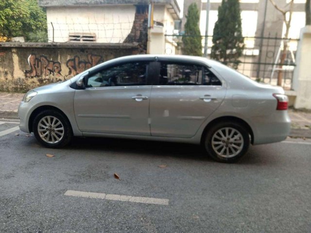 Bán xe Toyota Vios MT sản xuất năm 2011, màu bạc chính chủ0