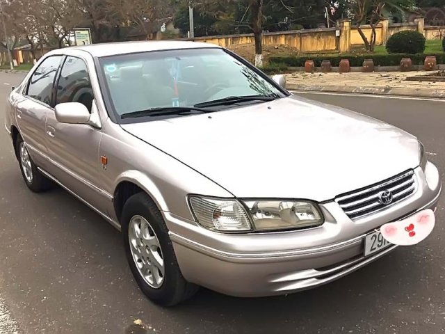 Bán xe Toyota Camry 2002, màu hồng