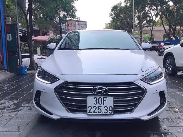 Cần bán gấp Hyundai Elantra năm sản xuất 2017, màu trắng