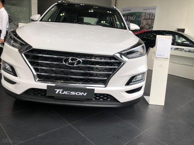 Hyundai Tucson giao luôn màu trắng- đỏ- đen- cát- be- trả góp 85%0