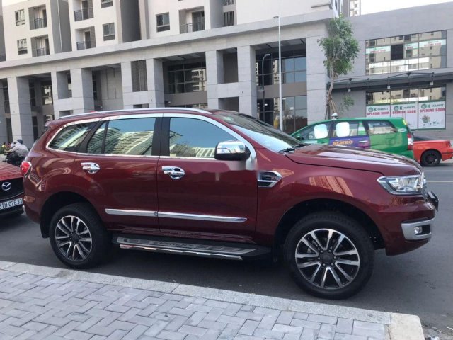 Cần bán xe Ford Everest sản xuất 2018, màu đỏ, xe nhập