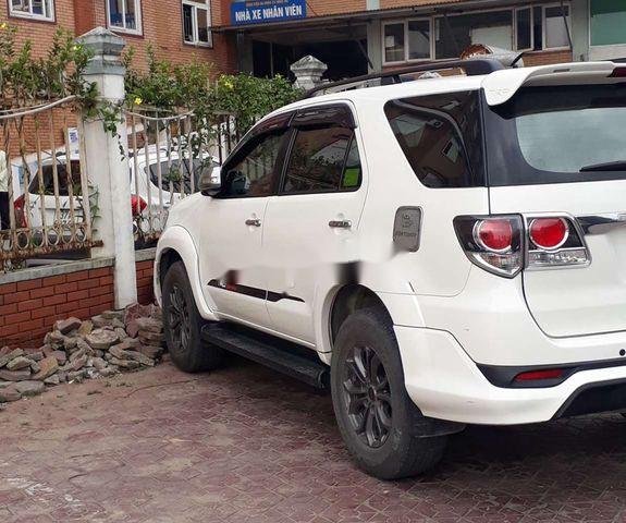 Bán xe Toyota Fortuner MT năm 2015, màu trắng, nhập khẩu số sàn0