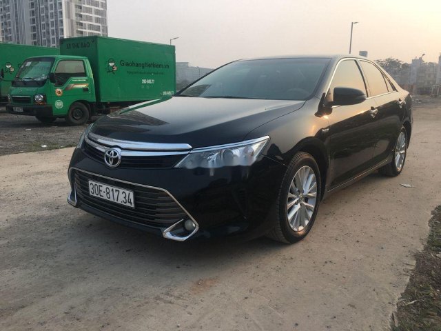 Cần bán lại xe Toyota Camry 2.0E năm sản xuất 2017, màu đen, 820tr