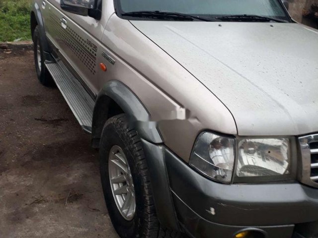 Cần bán xe Ford Everest sản xuất 2005, màu bạc, nhập khẩu