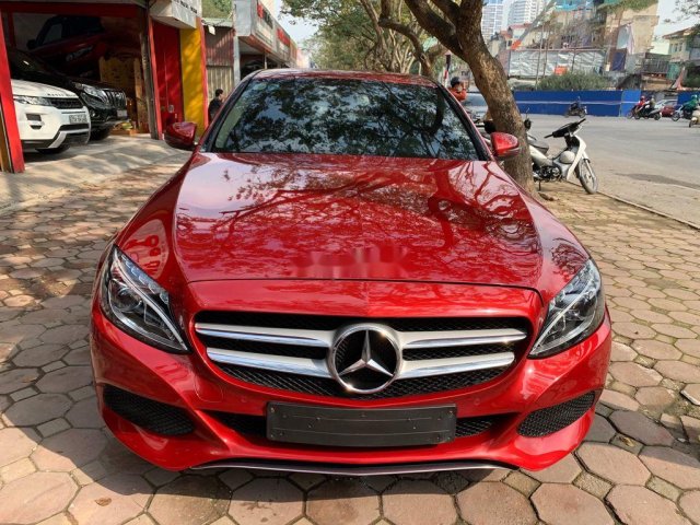 Cần bán gấp Mercedes C200 2017, màu đỏ0