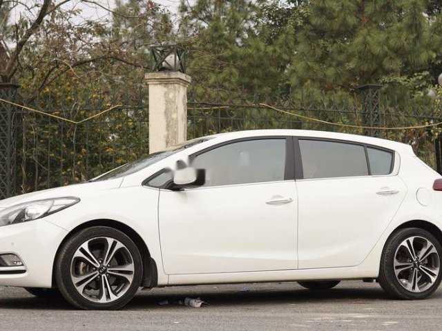 Cần bán xe Kia Cerato 2013, màu trắng0