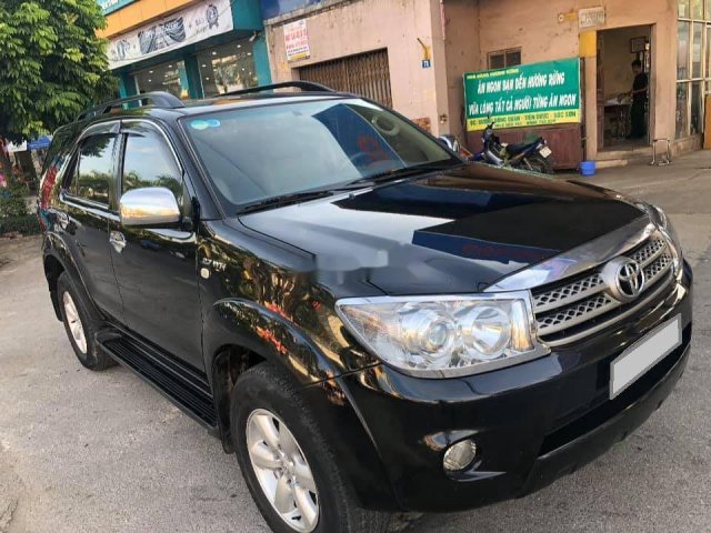 Bán Toyota Fortuner V 2011, màu đen số tự động, giá 476tr