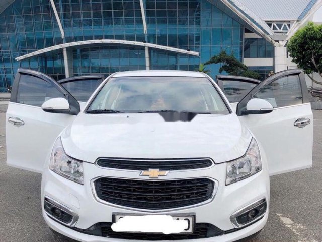 Bán Chevrolet Cruze đời 2017, màu trắng số sàn