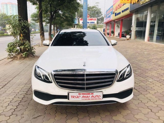 Bán ô tô Mercedes E200 2017, màu trắng số tự động