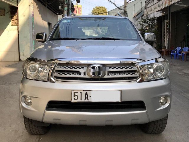 Bán Toyota Fortuner G đời 2011, màu bạc còn mới