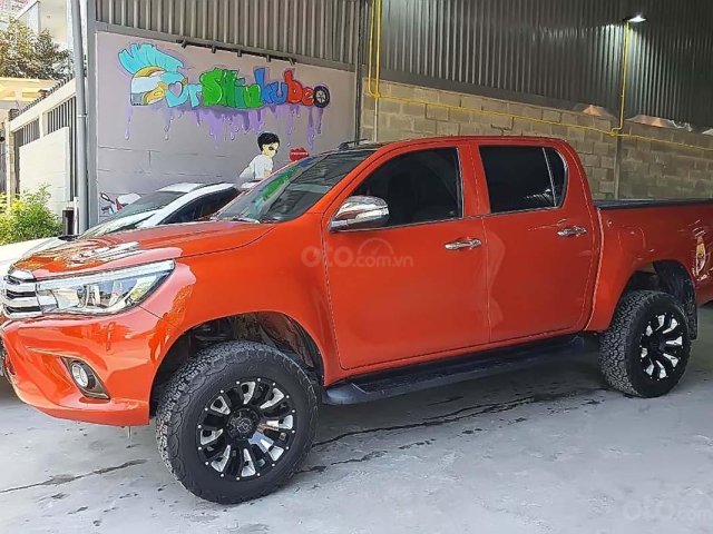 Bán xe Toyota Hilux 2.8G 4x4 AT đời 2017, màu đỏ, nhập khẩu nguyên chiếc