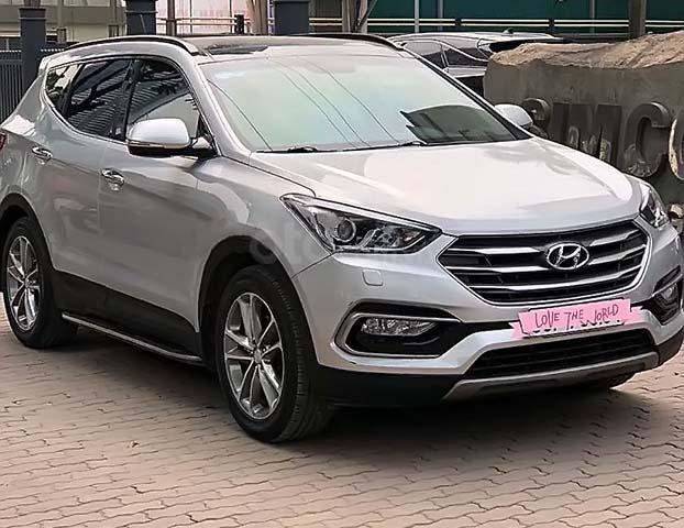 Cần bán Hyundai Santa Fe sản xuất năm 2016, màu bạc như mới, giá 975tr