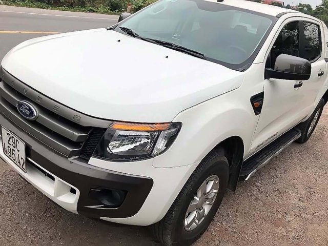 Cần bán gấp Ford Ranger năm 2015, màu trắng, nhập khẩu 