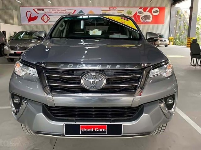 Cần bán Toyota Fortuner V 2017, màu bạc, nhập khẩu, số tự động0