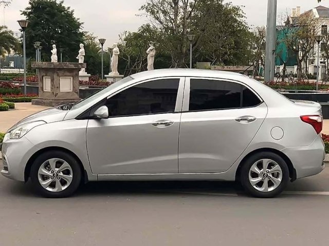 Cần bán xe Hyundai Grand i10 1.2 MT 2018, màu bạc giá cạnh tranh