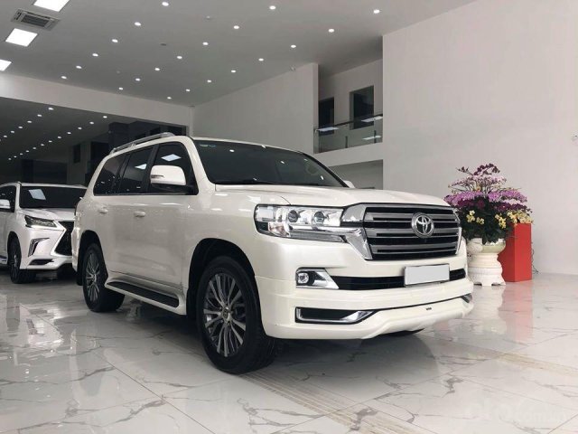 Bán Toyota Land Cruiser EXR 5.7 Trung Đông sx2015, đăng ký 2019 màu trắng, mới 99,99%0