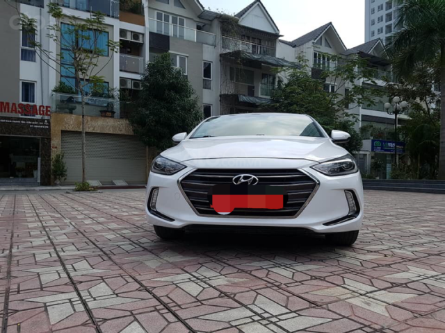 Cần bán gấp Hyundai Elantra sản xuất 2016 giá cạnh tranh