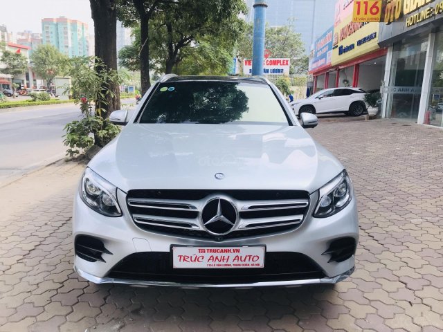 Trúc Anh Auto cần bán gấp Mercedes GLC 300 sản xuất năm 2017, màu bạc