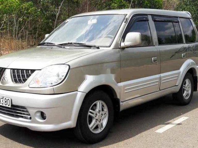 Bán Mitsubishi Jolie năm sản xuất 2005, ngoại thất màu vàng cát