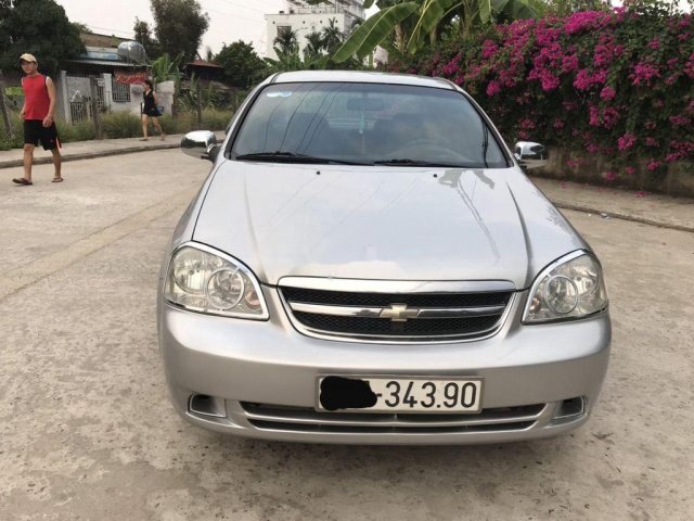 Xe Chevrolet Lacetti sản xuất năm 2013, màu bạc