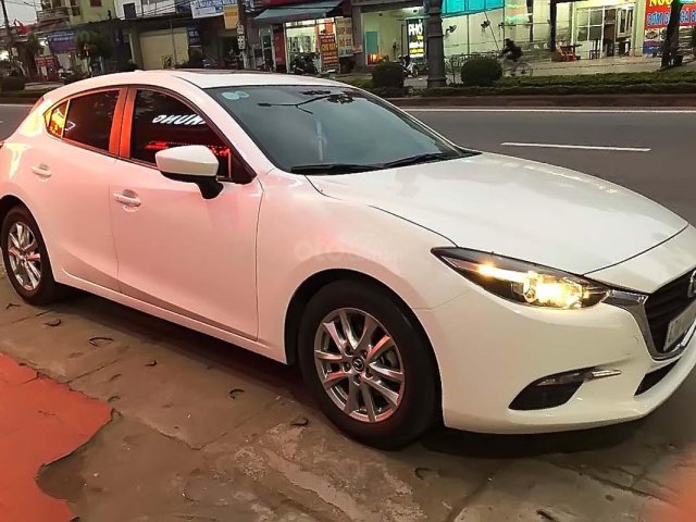 Bán xe Mazda 3 đời 2019, màu trắng, giá 675tr