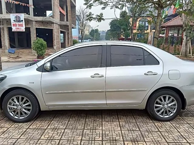 Cần bán xe Toyota Vios sản xuất 2013, màu bạc, 390tr0