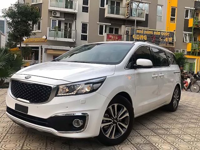 Cần bán Kia Sedona 2.2L DATH năm sản xuất 2018, màu trắng số tự động