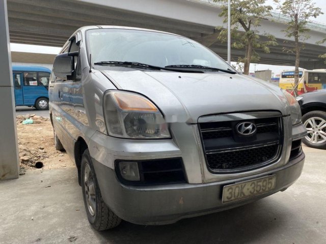 Bán Hyundai Starex năm sản xuất 2005, màu bạc số tự động0