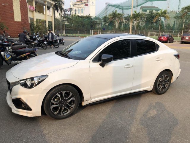 Cần bán Mazda 2 sản xuất năm 2016, màu trắng0